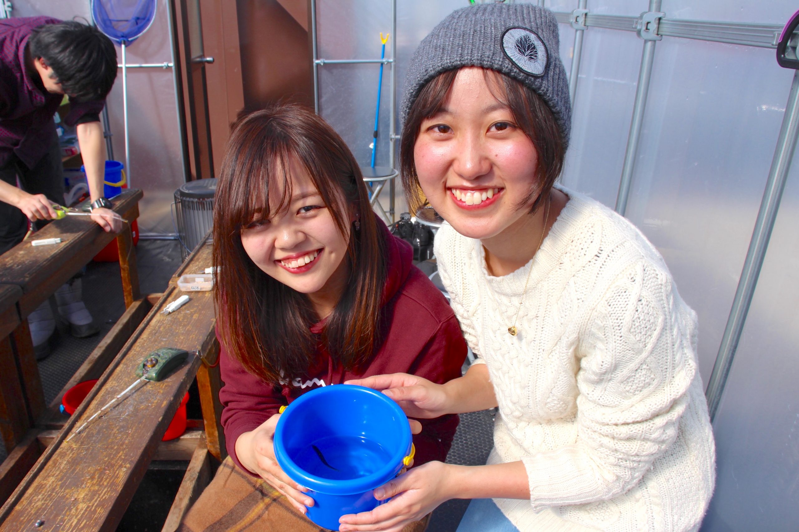 手ぶらでOK! 冬の裏磐梯で気軽にワカサギ釣り&唐揚げ体験 - 岳温泉